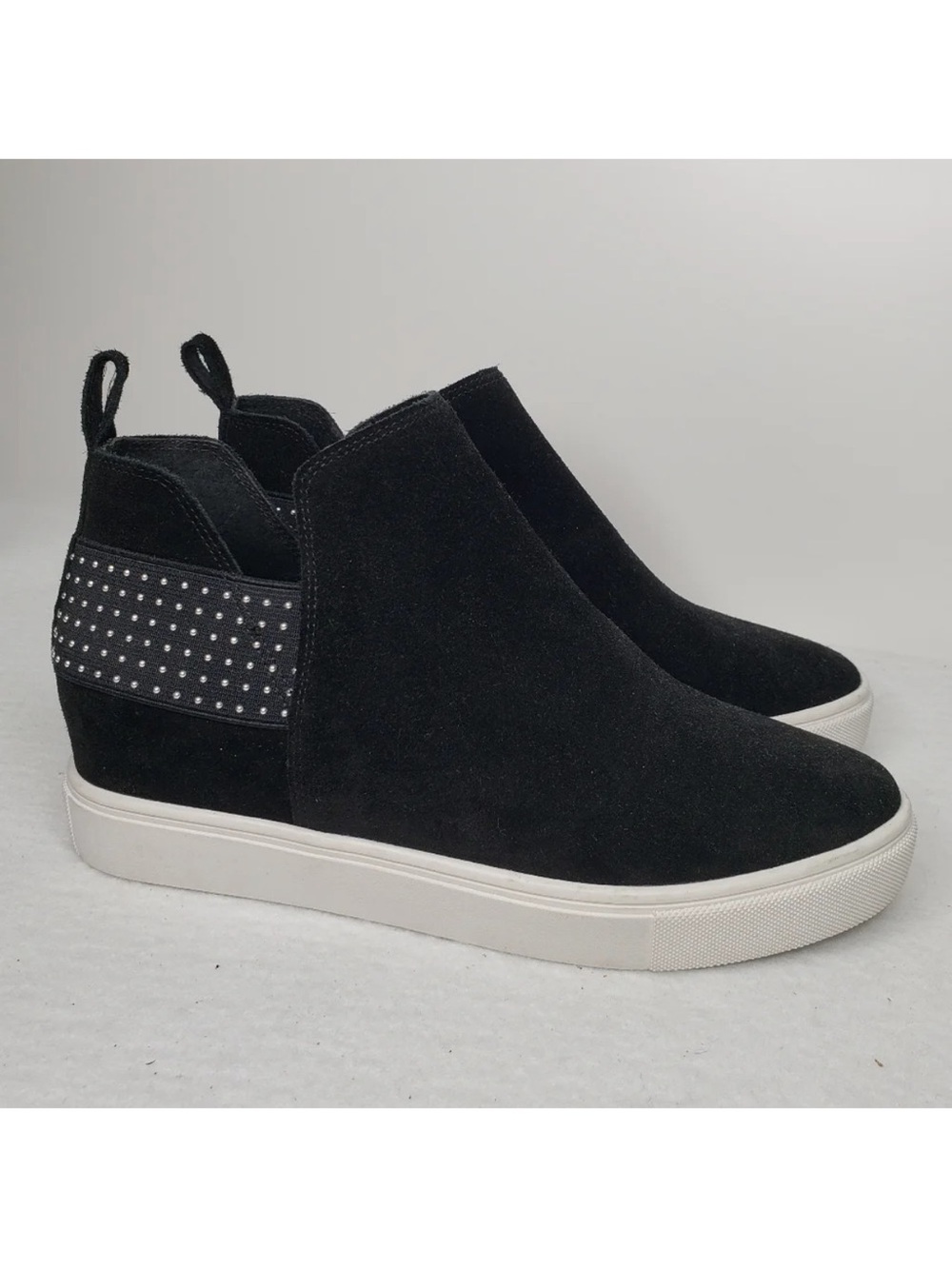 Steve Madden Crushin Black Suede Studded Pull On Hidden Heel Sneakers Sz 9.5M